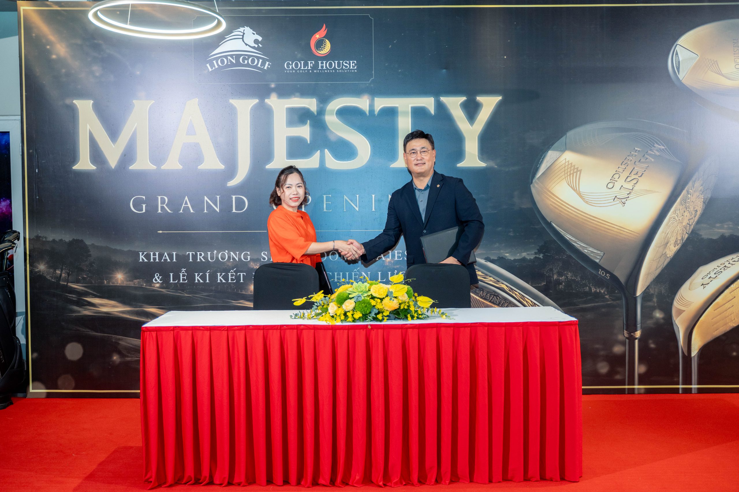 Đại diện Lion Golf và đối tác ký kết hợp tác Majesty